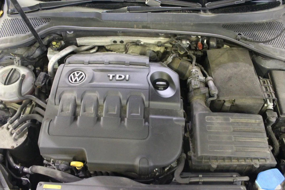 Volkswagen Golf 1.6 TDI 5DR 110HP Highline M5F - T - Image 6