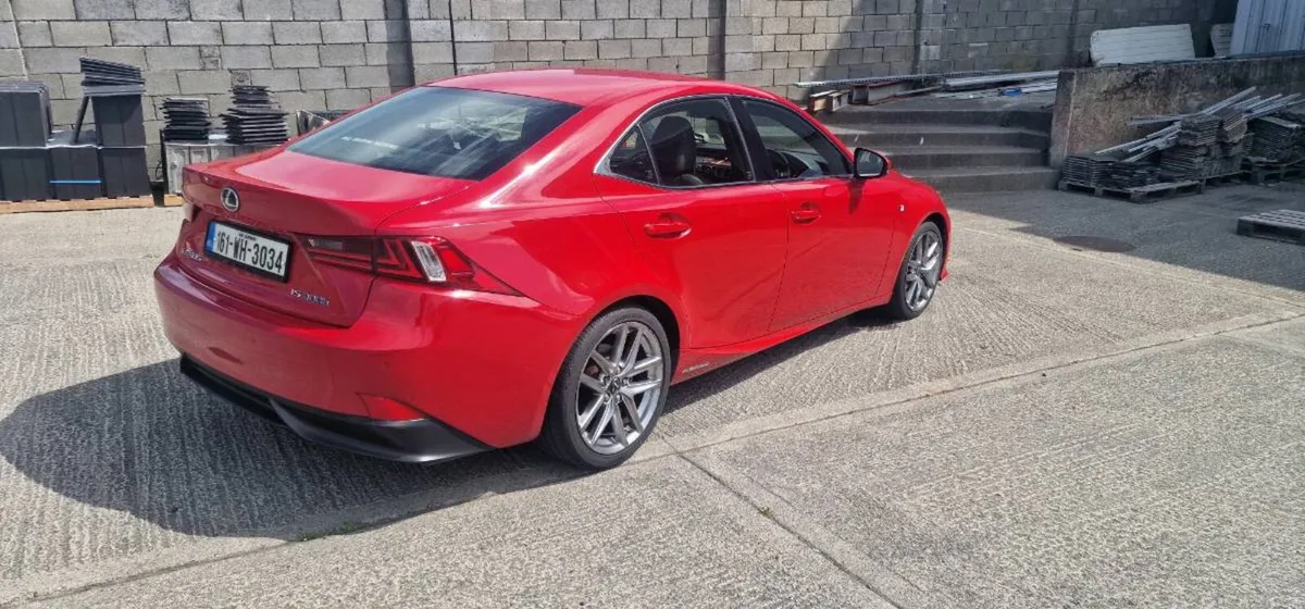 Lexus is300h F-Sport - Image 3