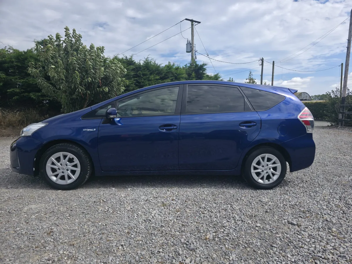 2017 Toyota Prius Alpha 1.8 Hybrid - Image 2