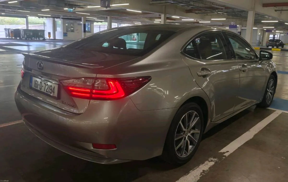 Lexus ES300H - Image 2