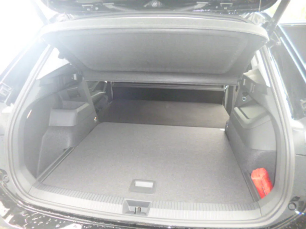 VW Tiguan Edition 75 2.0L TDI 150HP Commercia 2026 - Image 6