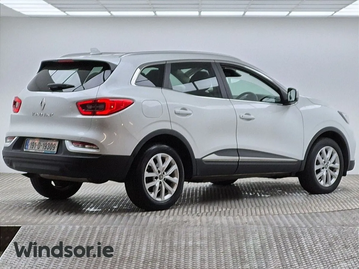 Renault Kadjar 1.3 TCE 140 bhp  Iconic - Image 2