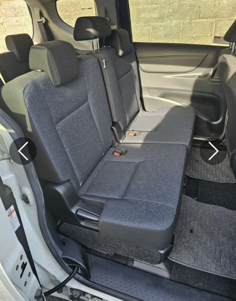 Toyota Sienta 2016 Automatic 7 seats - Image 4