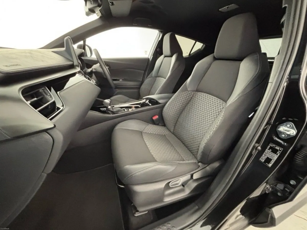 Toyota C-HR HYBRID SPORT - Image 6