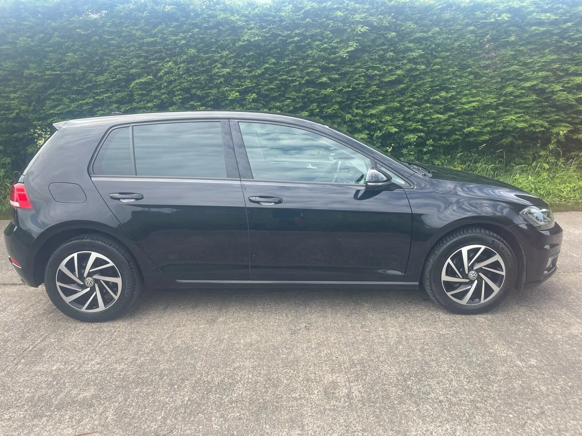 2020 Volkswagen Golf - Image 2