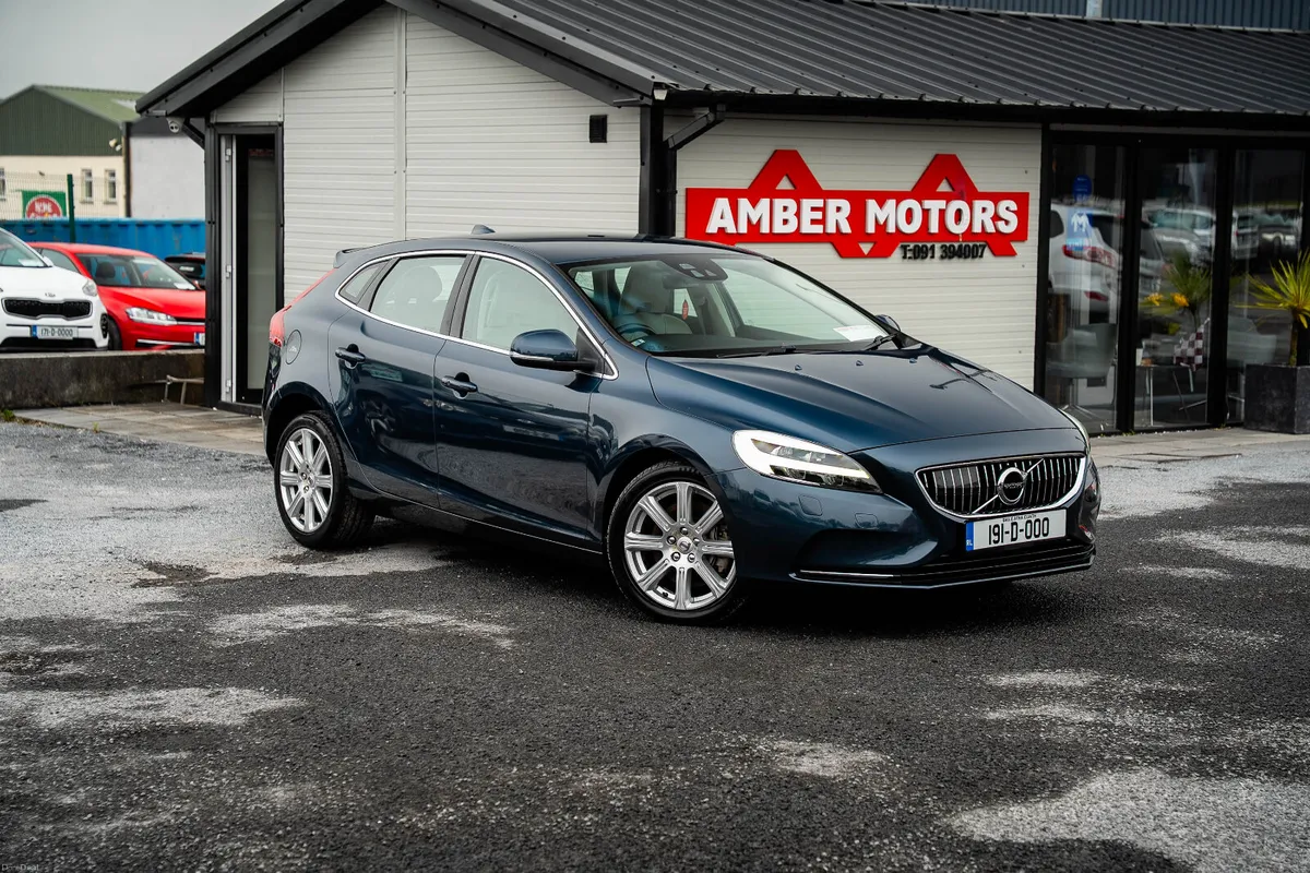 2019 VOLVO V40 D4 - Image 1