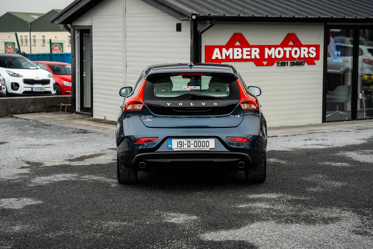2019 VOLVO V40 D4 - Image 3