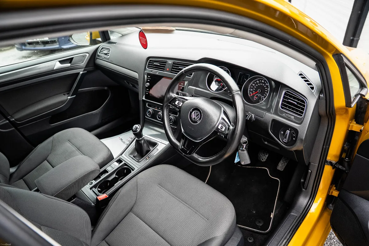 2019 Volkswagen Golf SE NAVIGATION TSI EVO - Image 4