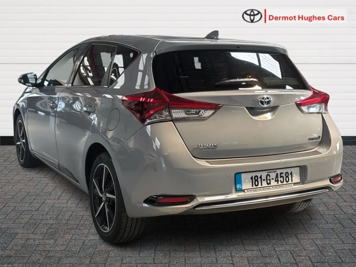 Toyota Auris 1.8 DESIGN VVT-I HEV CVT 5DR AUTO - Image 2
