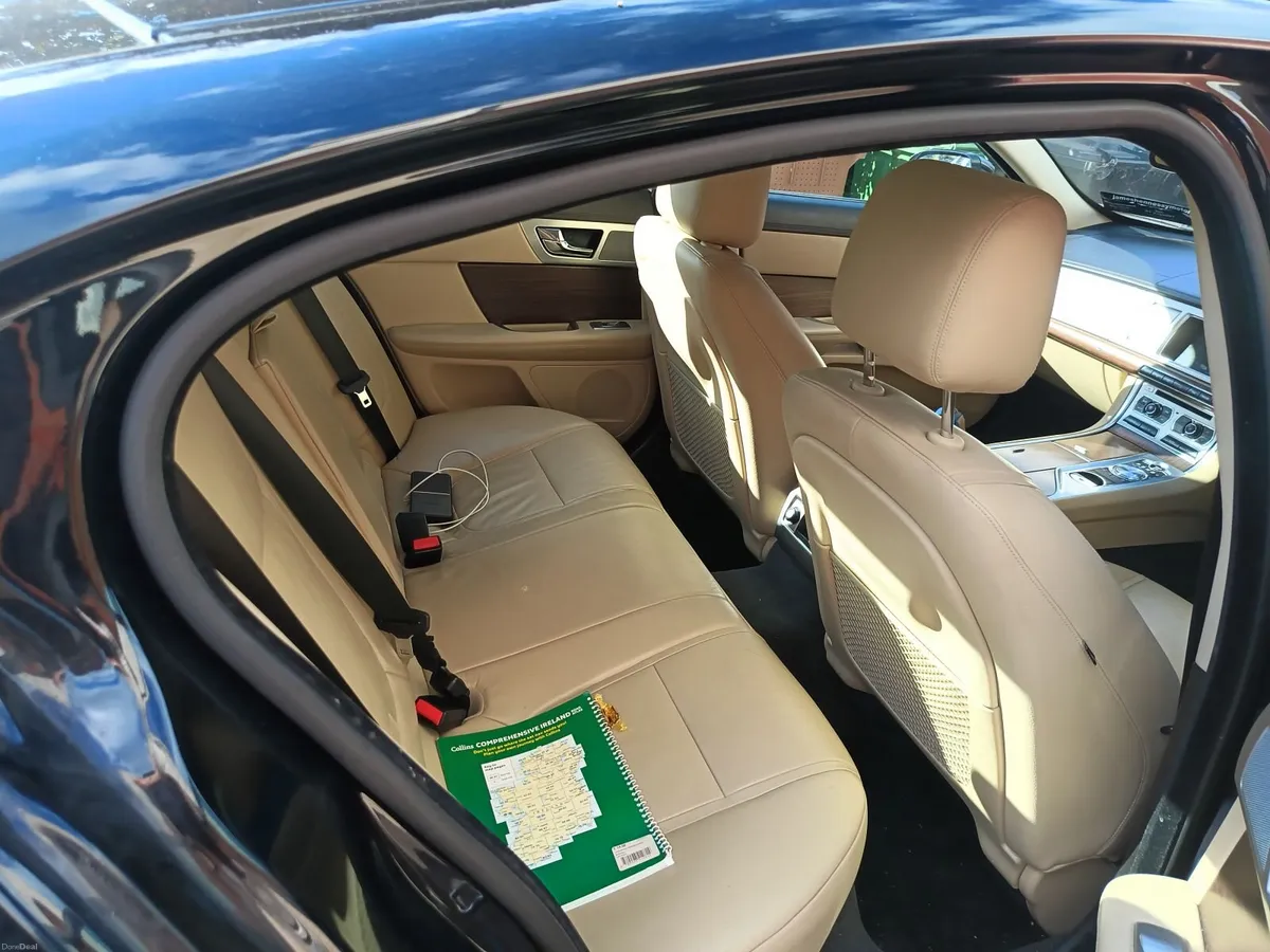 Jaguar XF 2014 - Image 2