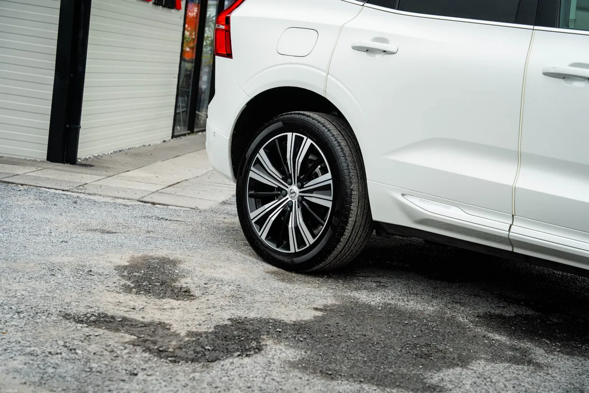 2022 VOLVO XC60 2.0 PETROL HYBRID AWD - Image 5