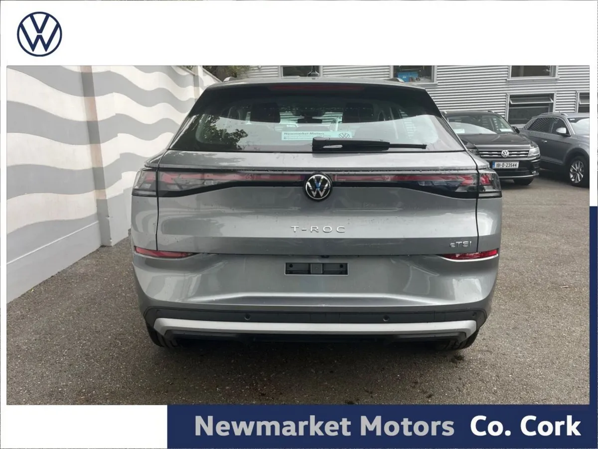 Volkswagen T-Roc LIFE 1.5TSI 116BHP AUTOMATIC MHEV - Image 6