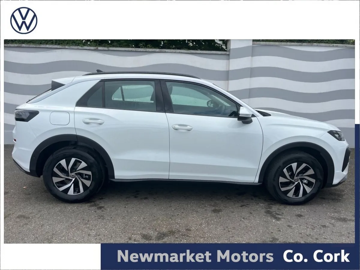 Volkswagen T-Roc LIFE PLUS 116BHP MHEV AUTOMATIC 1 - Image 3