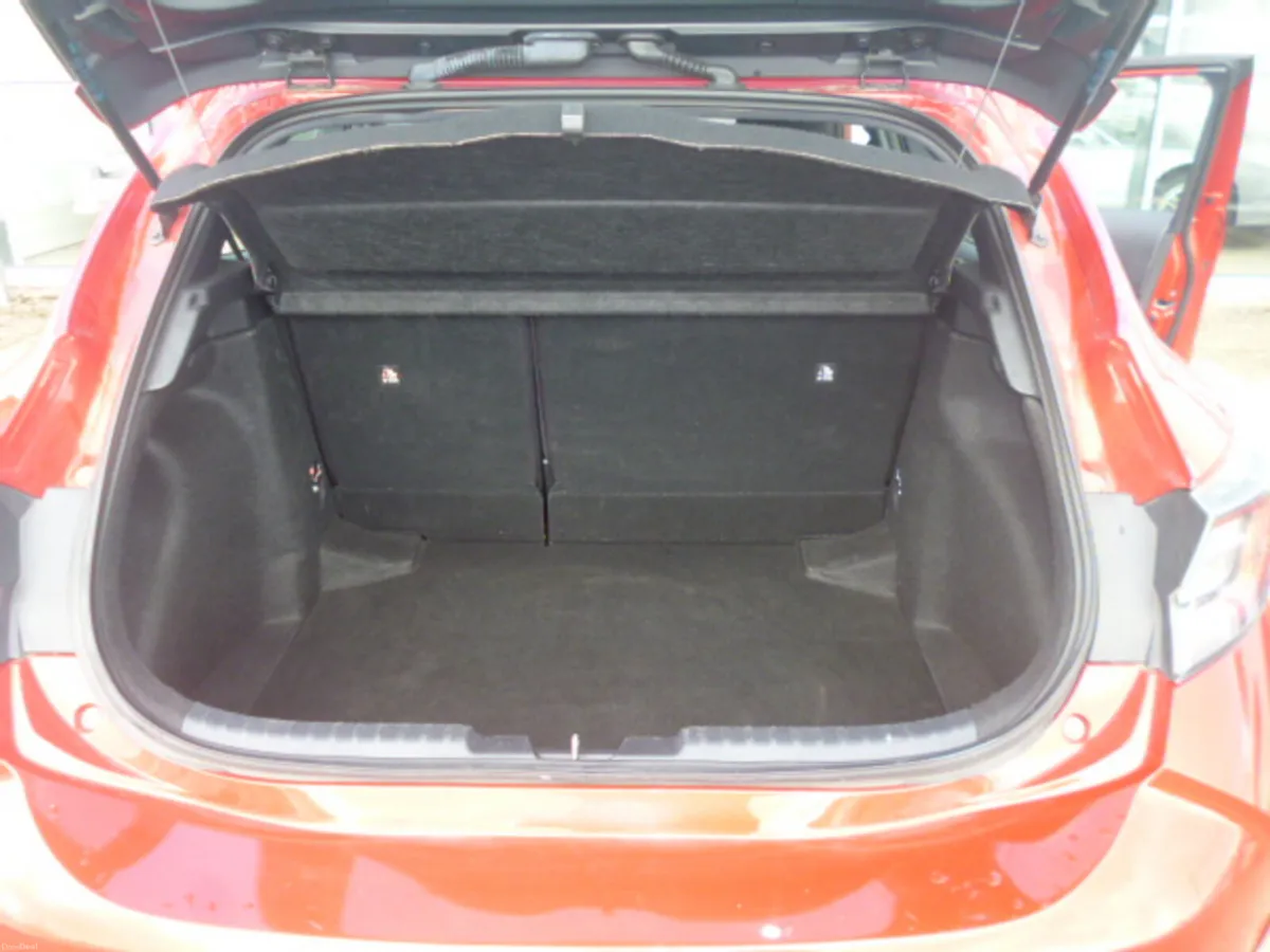 Toyota Corolla 1.8L Luna Hybrid Auto 2023 - Image 6