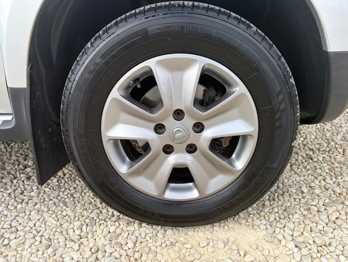 Dacia Duster SIGNATURE 1.5 DCI 110 4X 4DR - Image 6