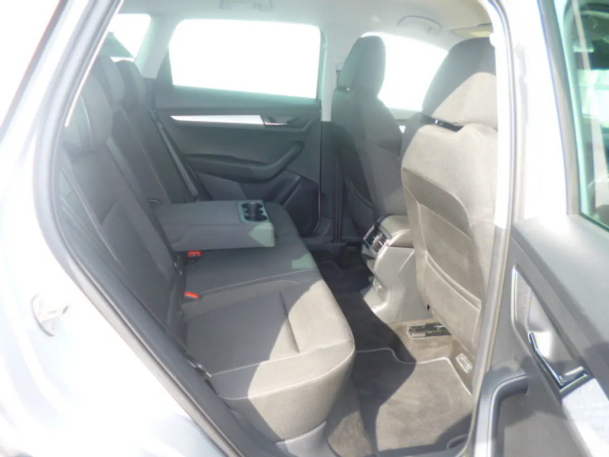 Skoda Karoq 2.0 TDI 115HP Ambition 2023 - Image 6