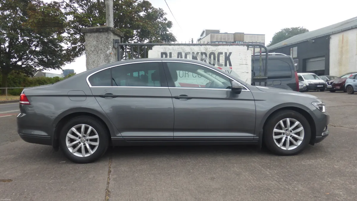 Volkswagen Passat 2017 - Image 6
