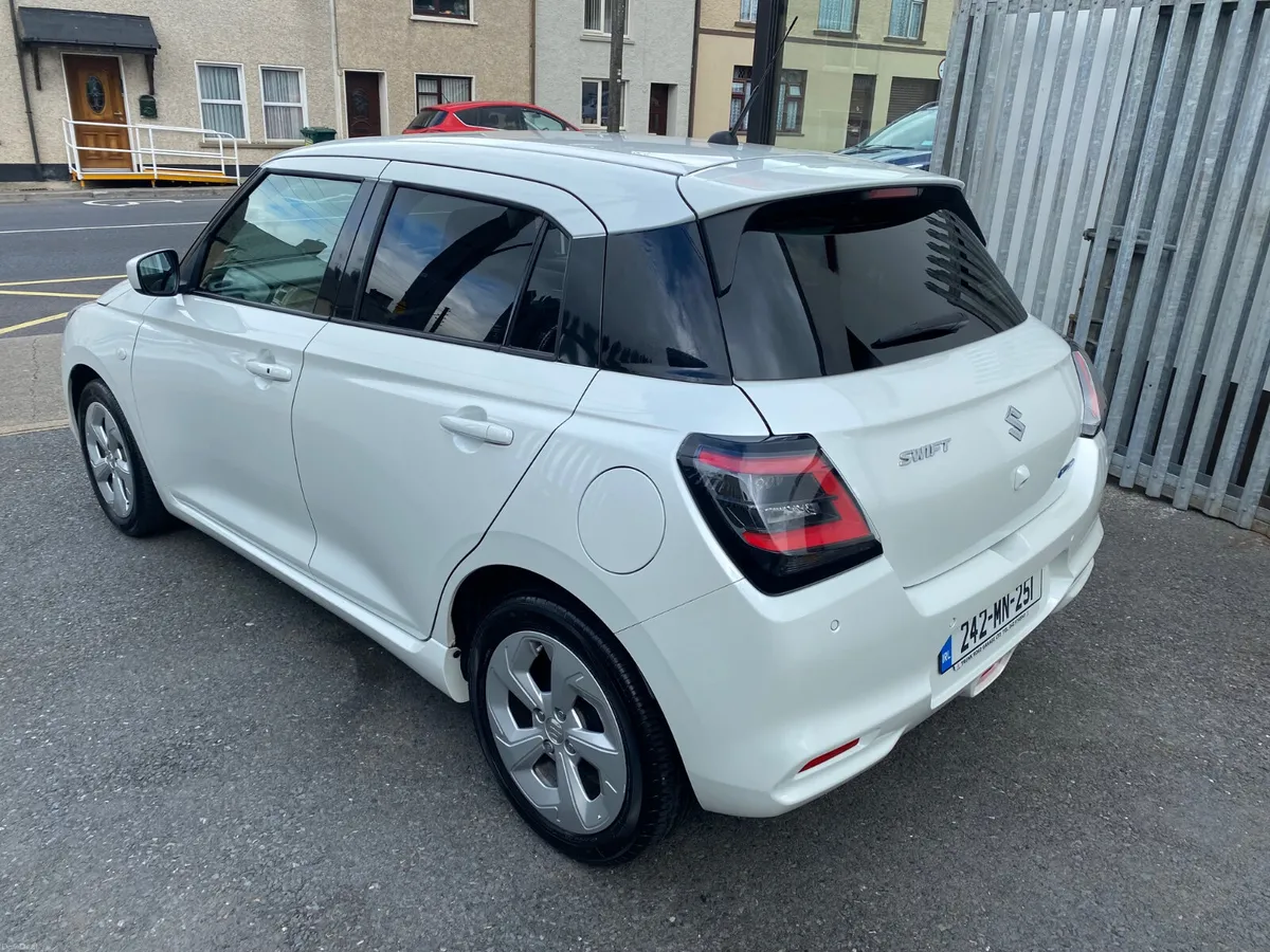 Suzuki Swift 1.2 Mild HYBRID Motion 2024 - Image 3