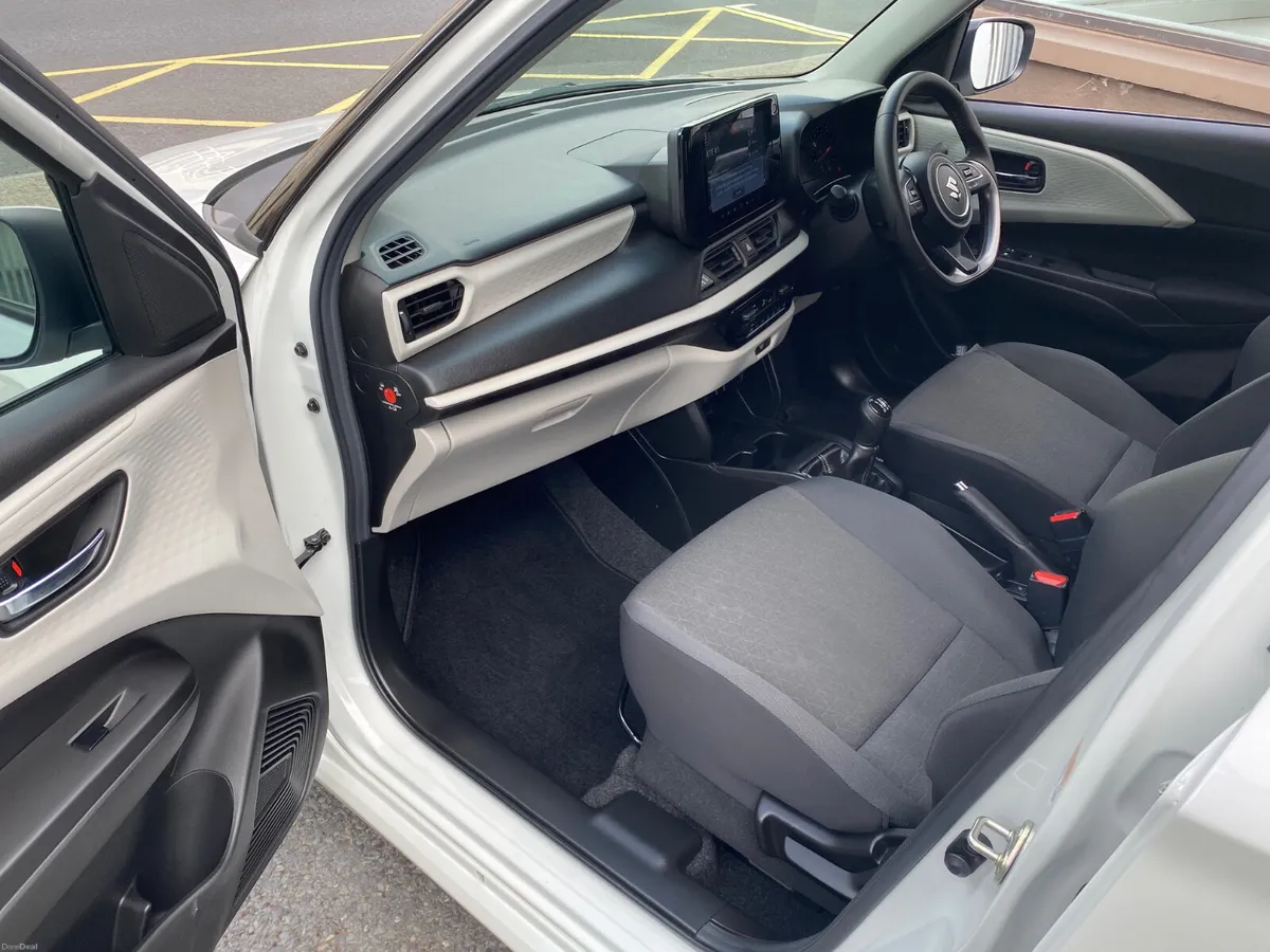Suzuki Swift 1.2 Mild HYBRID Motion 2024 - Image 6