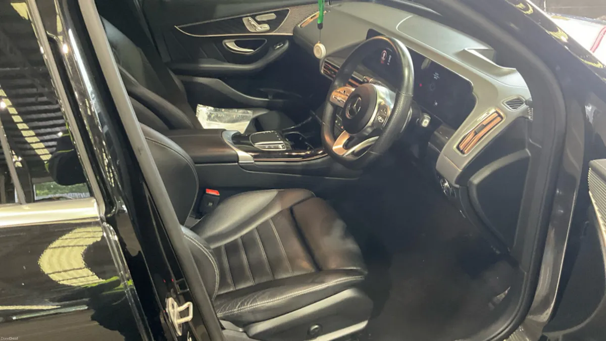 MERCEDES EQC 400 AMG LINE PREMIUM PLUS 4MATIC - Image 2