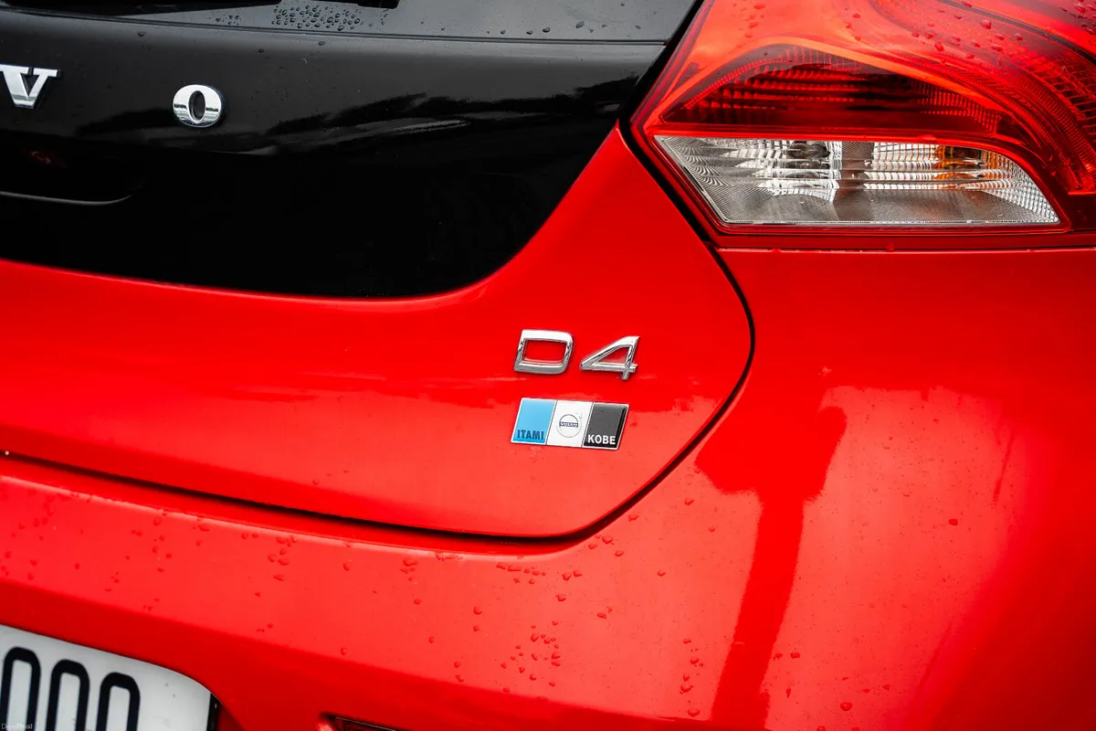 2018 VOLVO V40 D4 AUTOMATIC - Image 4