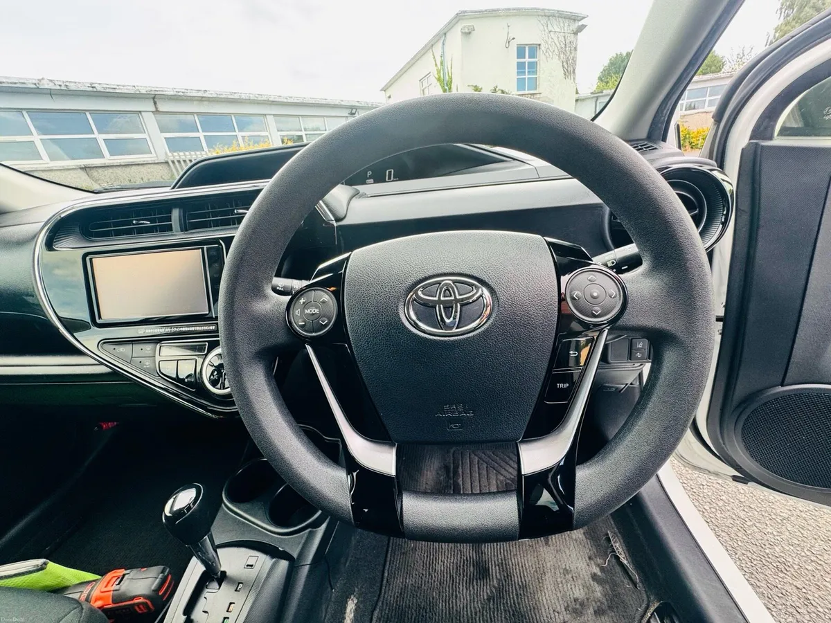 Toyota Aqua Hybrid Sensor Reverse Cam, Push Start - Image 5