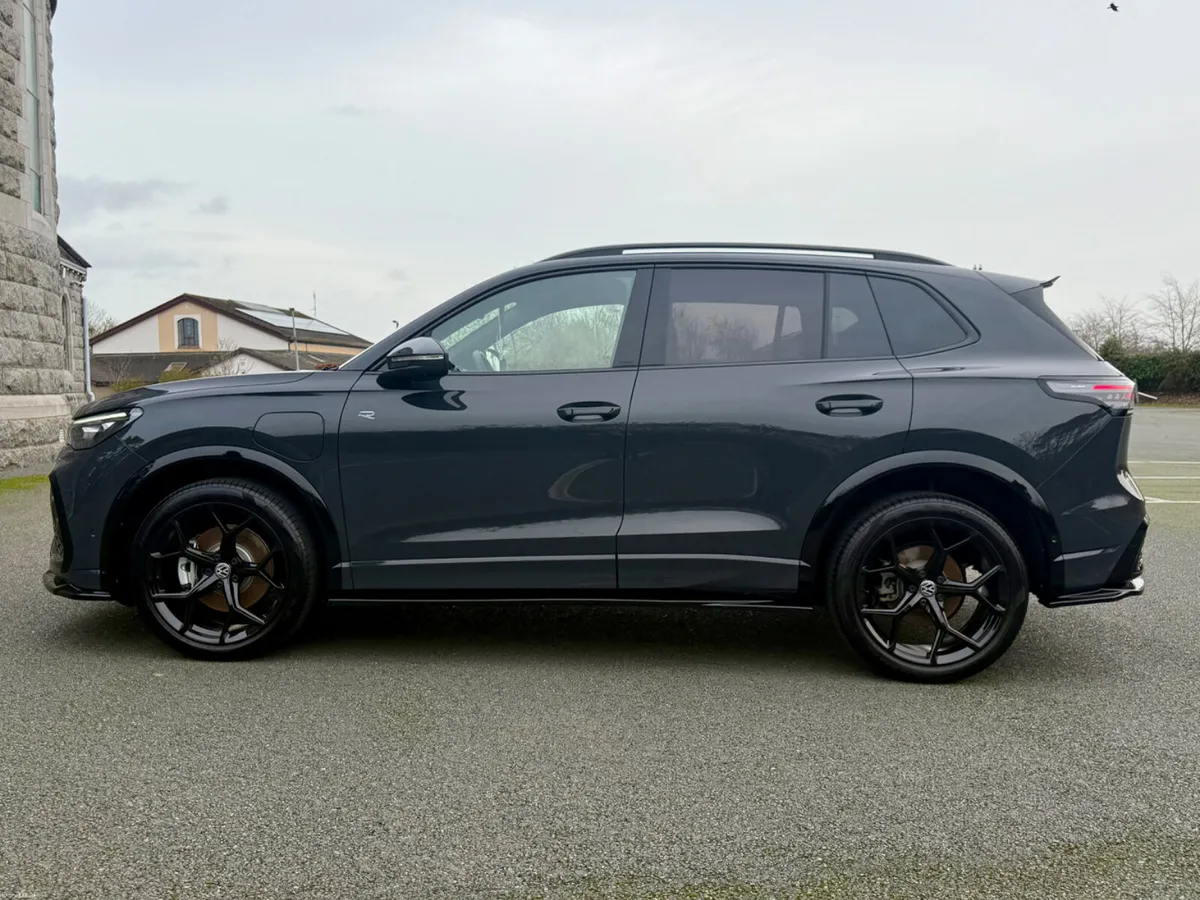 2025 Volkswagen Tiguan R LINE HYBRID 268BHP - Image 5