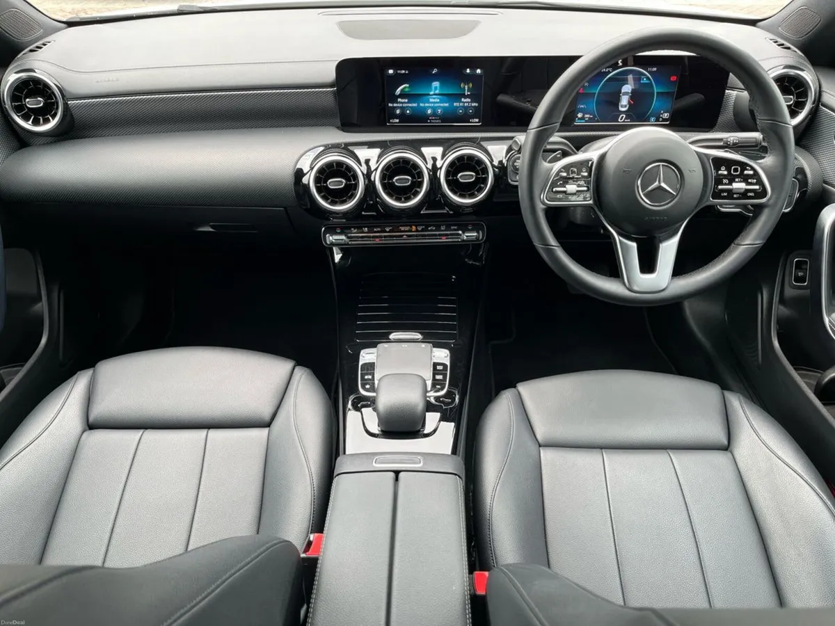Mercedes-Benz CLA 180 Progressive Line Coupe - Image 2