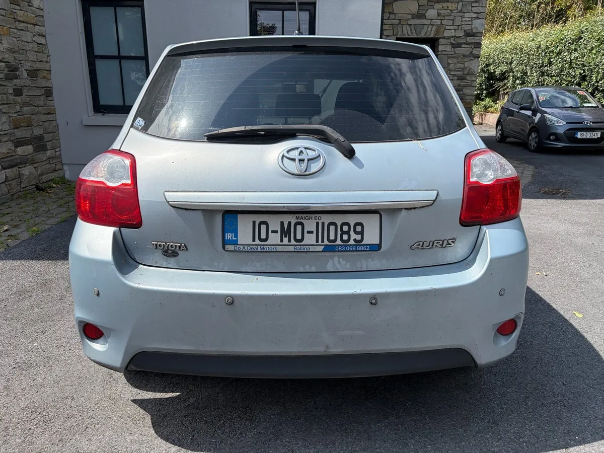 Toyota Auris 2010 - Image 1