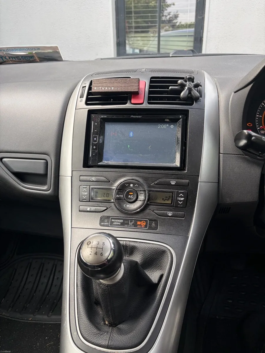 Toyota Auris 2010 - Image 5