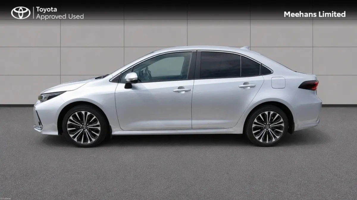 Toyota Corolla COROLLA LUNA SPORT SALOON - Image 3