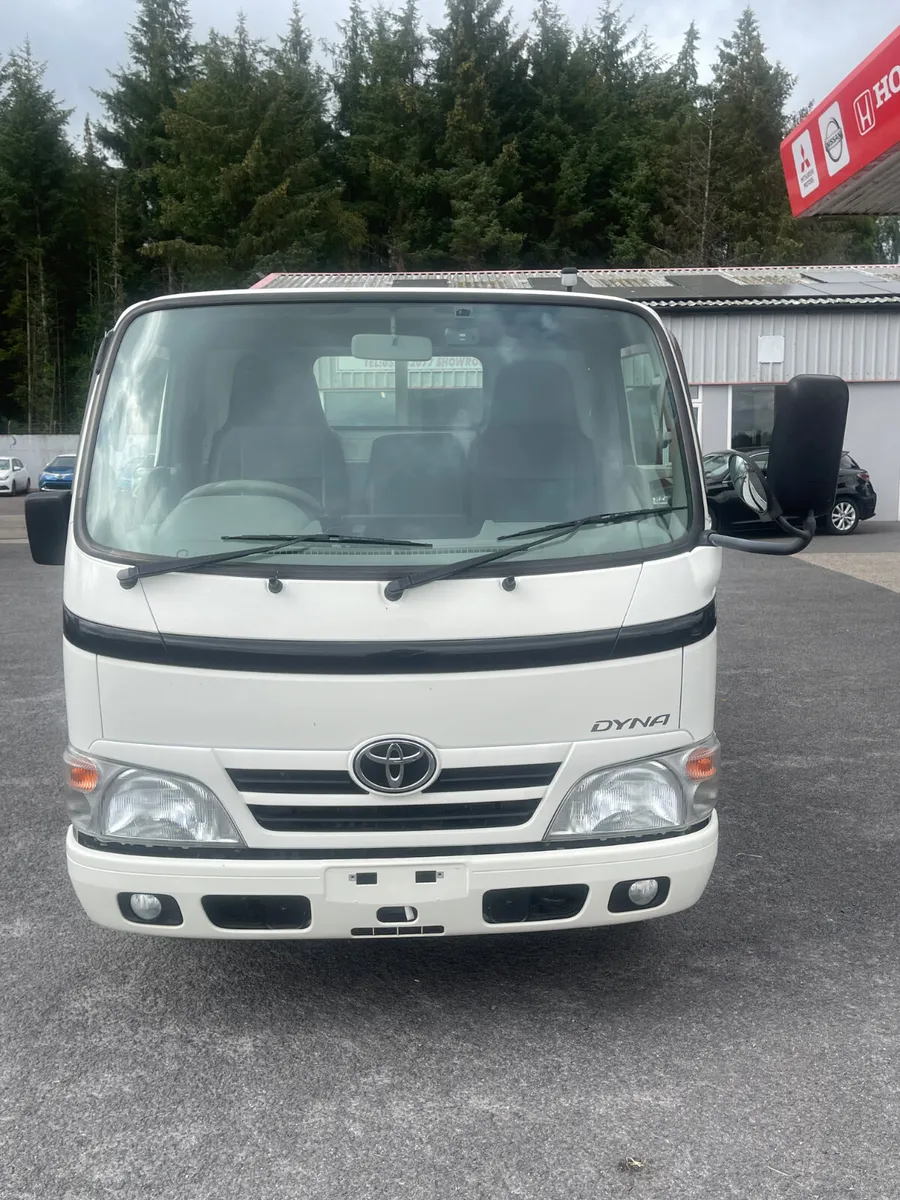 2014 Toyota Dyna - Image 2