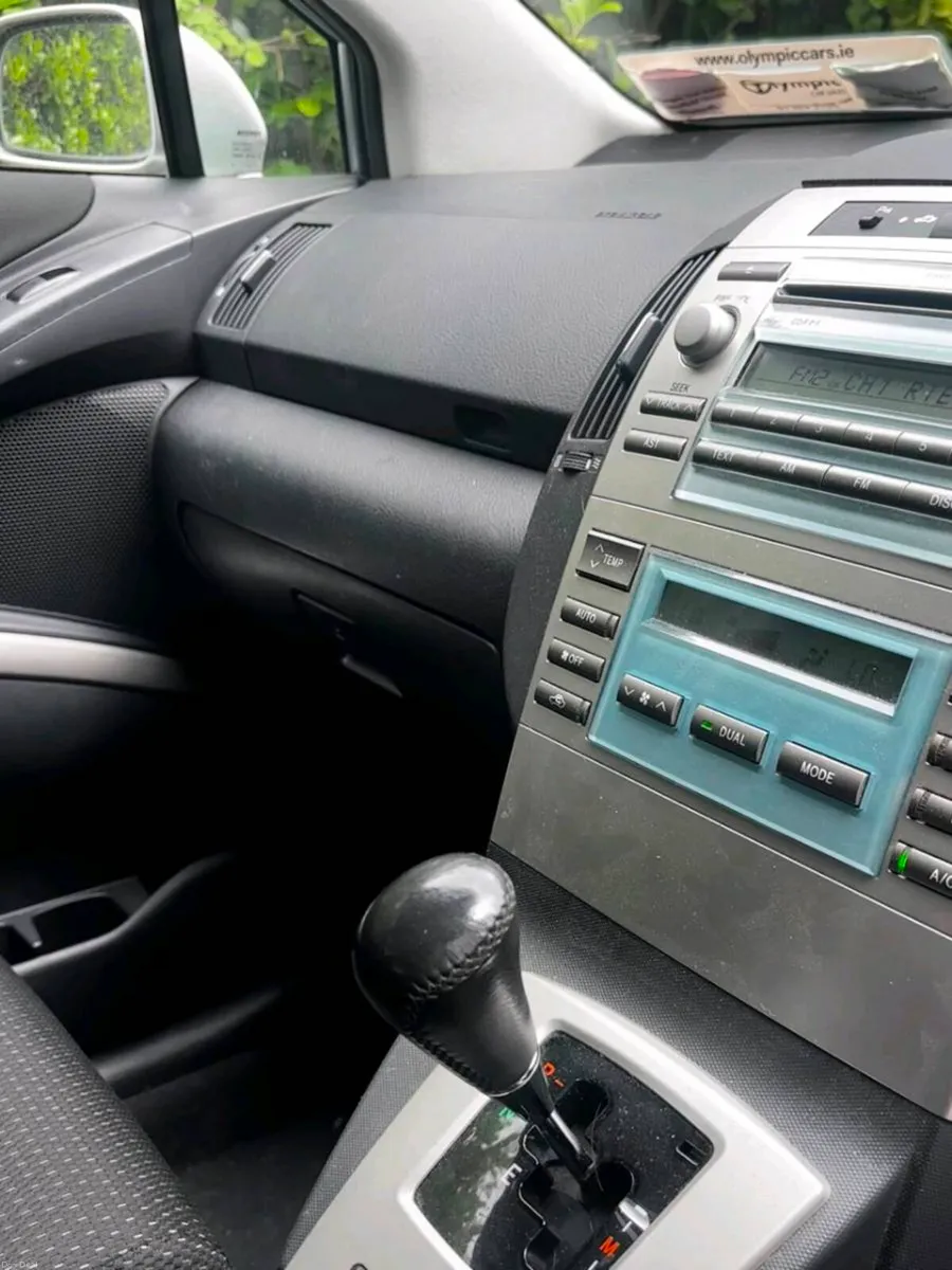 10 Toyota corolla Verso 1.8 auto 7 seater - Image 6