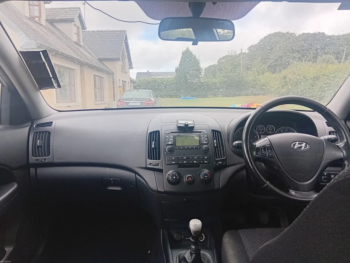 Hyundai i30 2010 - Image 2