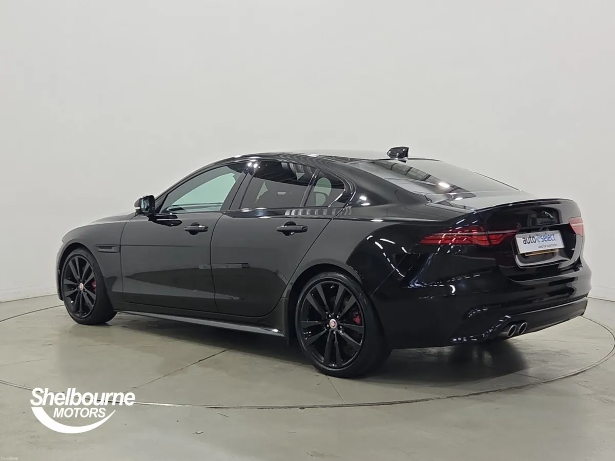 Jaguar XE R-DYNAMIC BLACK MHEV - Image 2