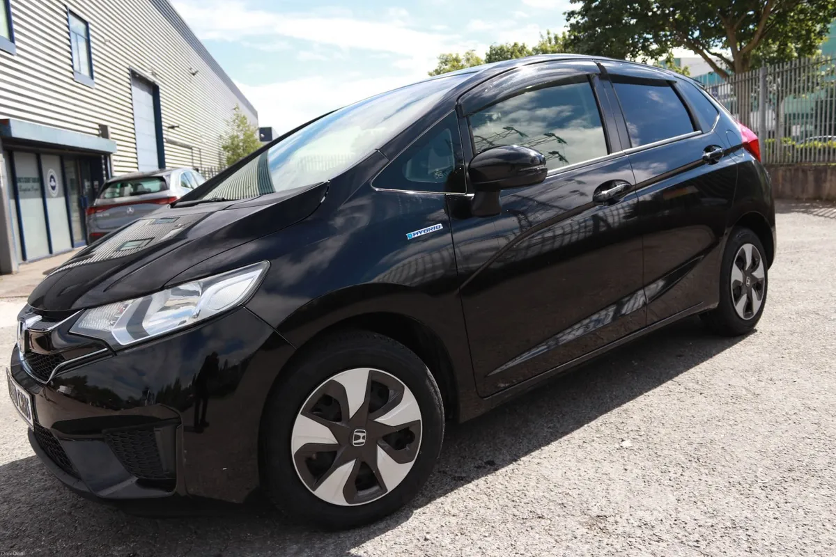 Honda Fit 2017 - Image 2
