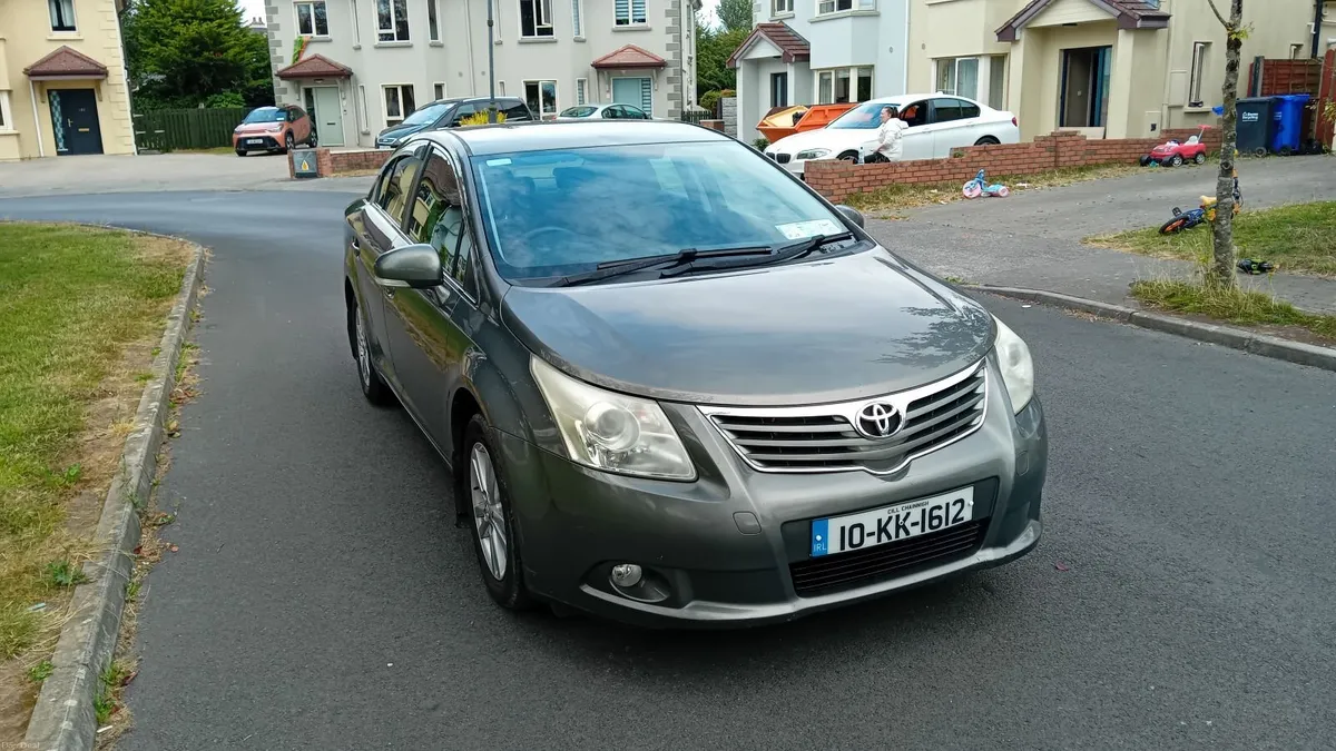Toyota Avensis 2010 - Image 2