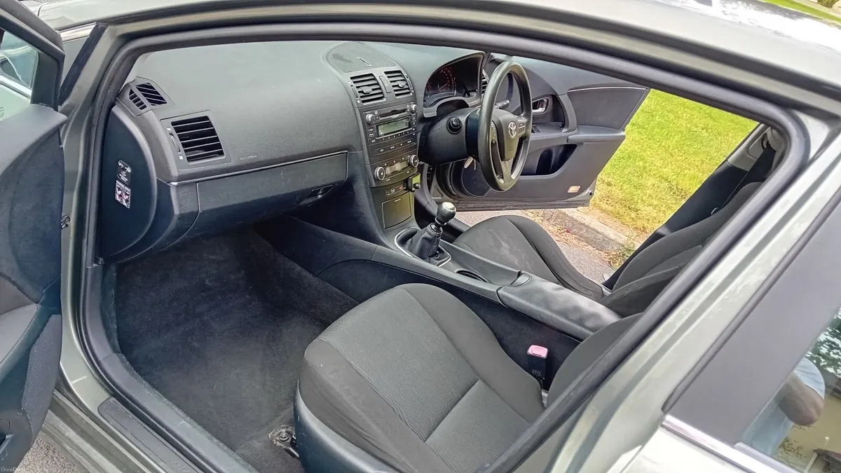 Toyota Avensis 2010 - Image 6