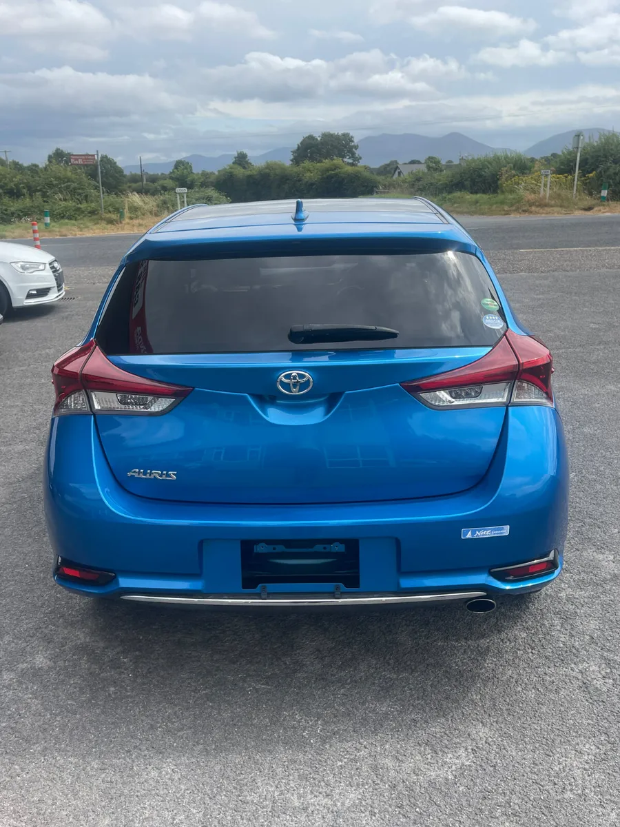 2015-1 Toyota Auris - Image 6