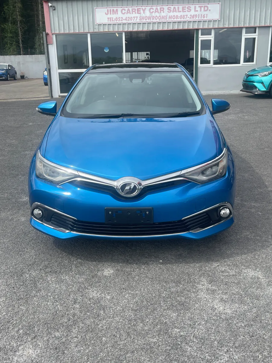 2015-1 Toyota Auris - Image 2