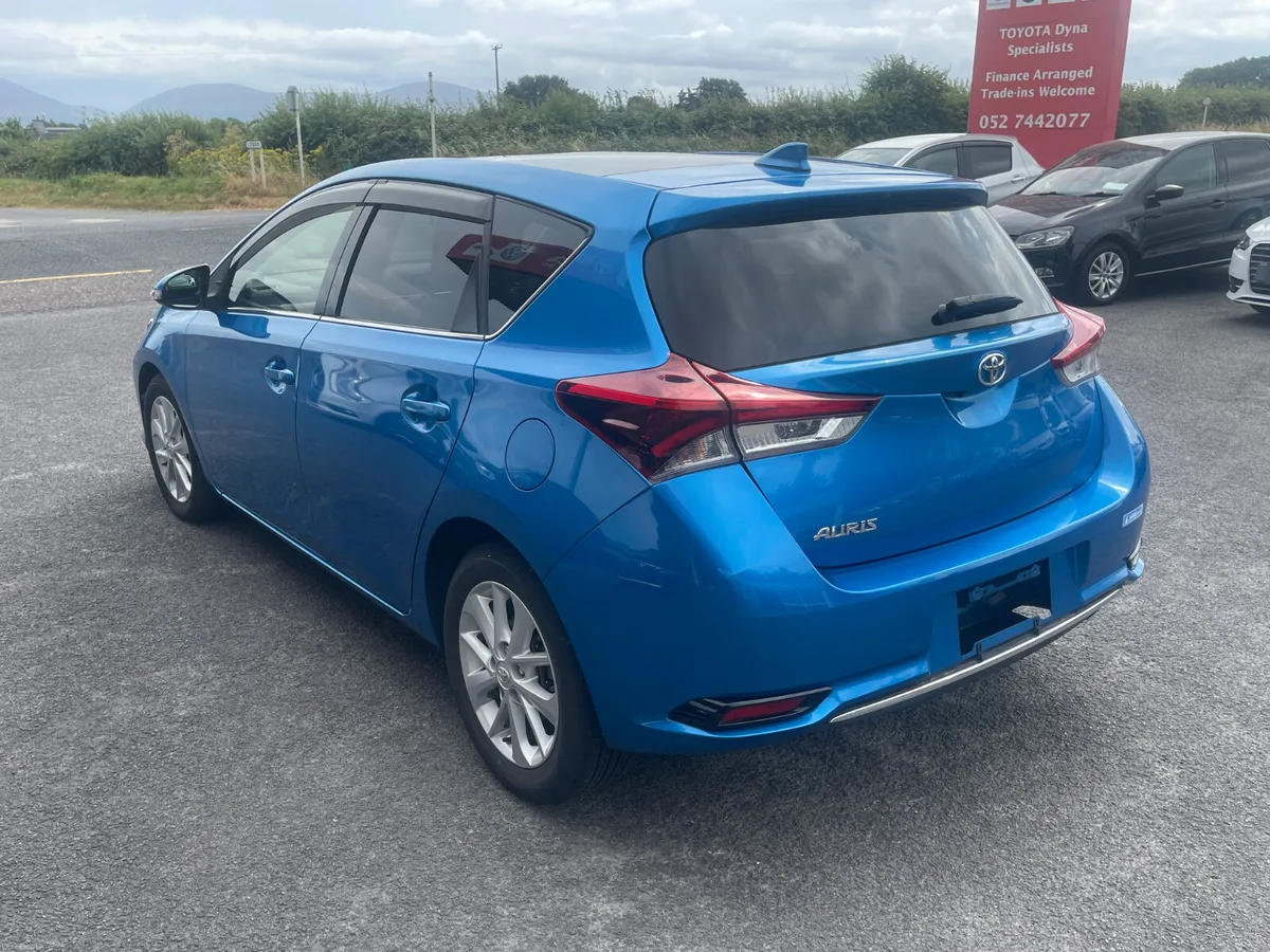 2015-1 Toyota Auris - Image 5