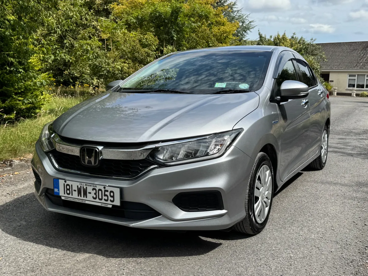 18 Honda Grace 1.5 Hybrid Automatic - Image 2