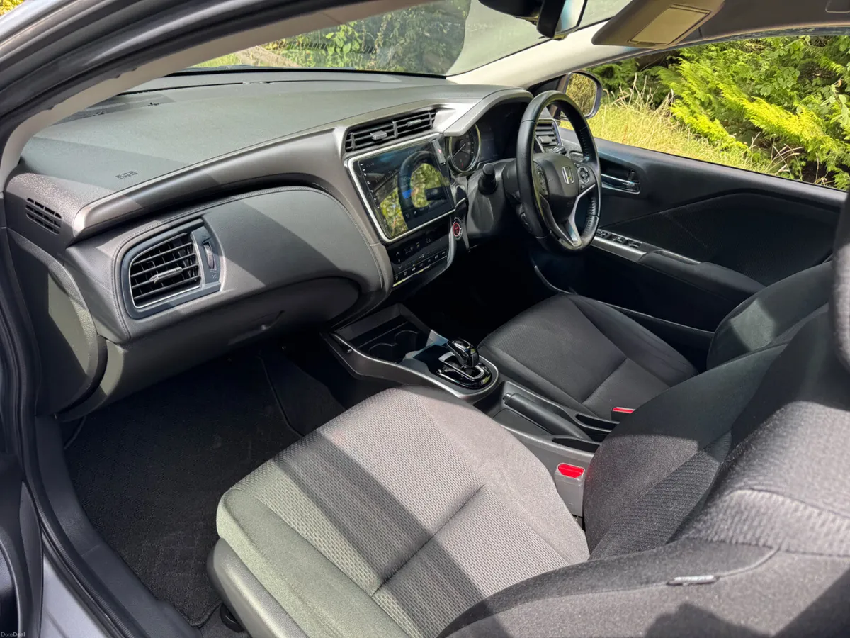 18 Honda Grace 1.5 Hybrid Automatic - Image 5