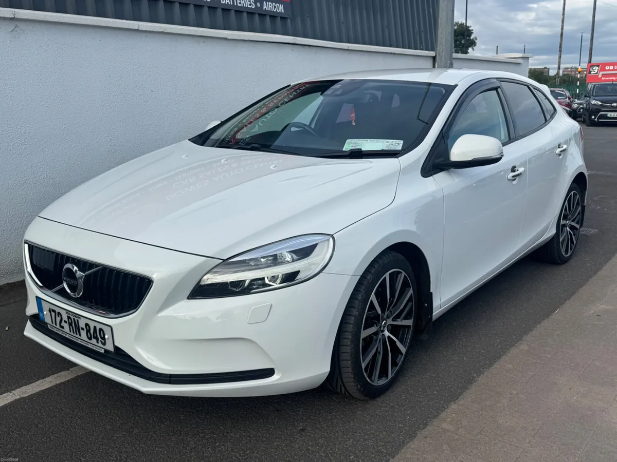 Volvo V40 2017 - Image 1