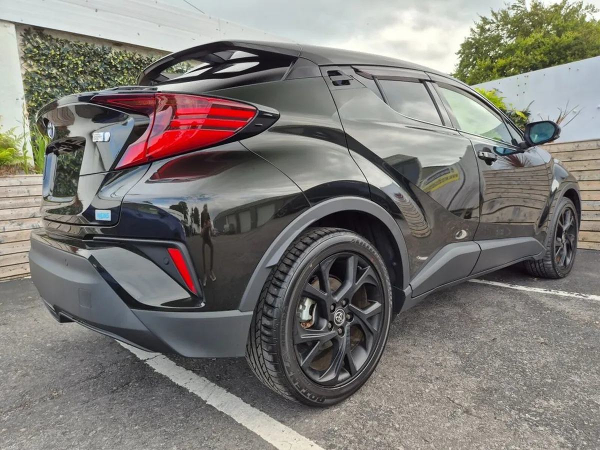 Toyota C-HR 1.8 HYBRID / SOL NERO EDITION WITH SAF - Image 5