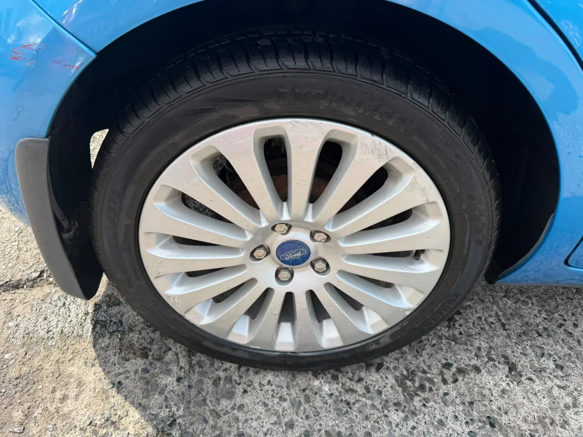 Ford Focus 2011 Low Mileage - Image 4