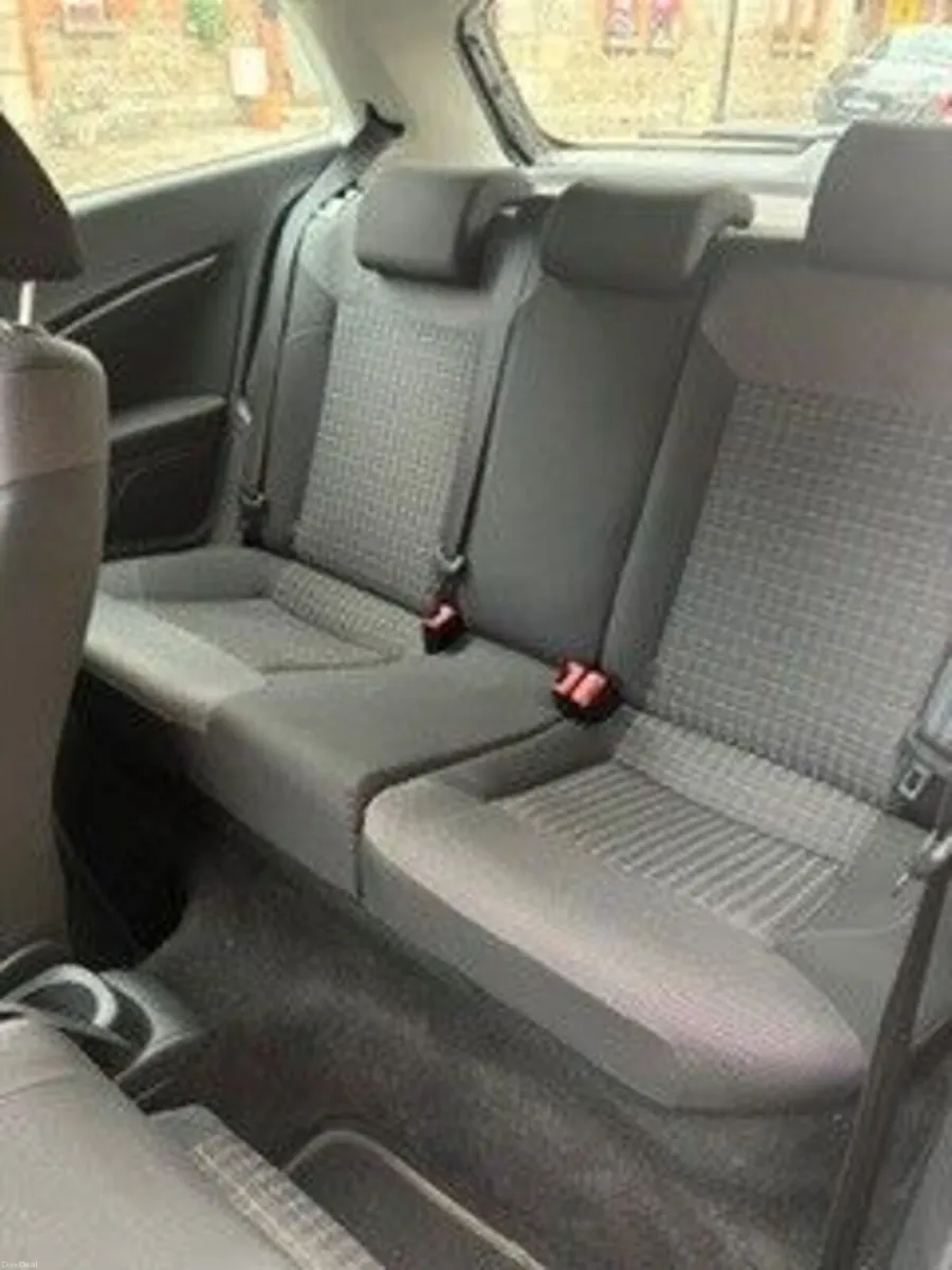 Volkswagen Polo BlueMotion Technology 2015 - Image 2