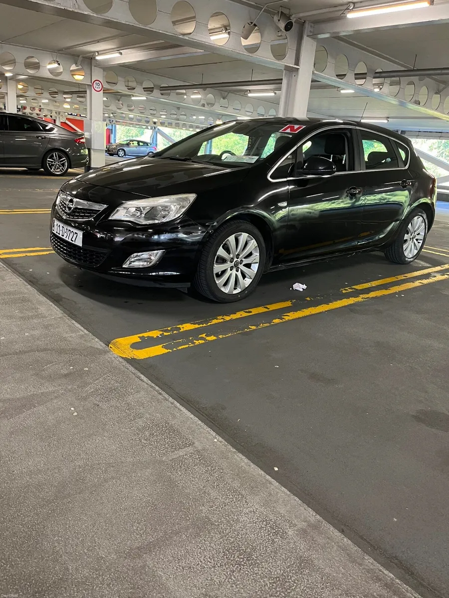 Opel Astra 2011 - Image 4