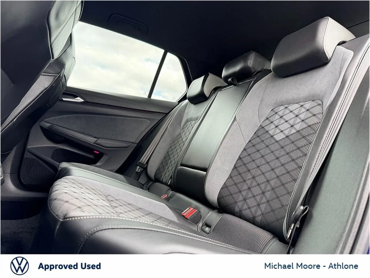 Volkswagen Golf 1.5 TSI 130HP R-Line - Image 6