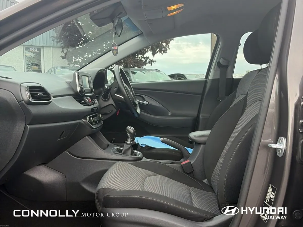 Hyundai i30 Petrol Deluxe 1.4 - Image 5